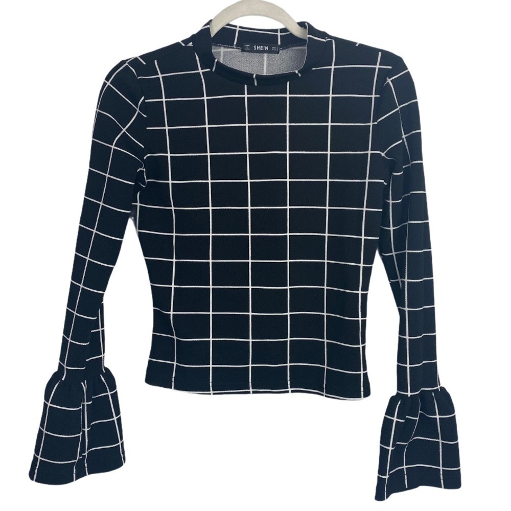 Shein TOP w Flounce Sleeves BLACK AND WHITE